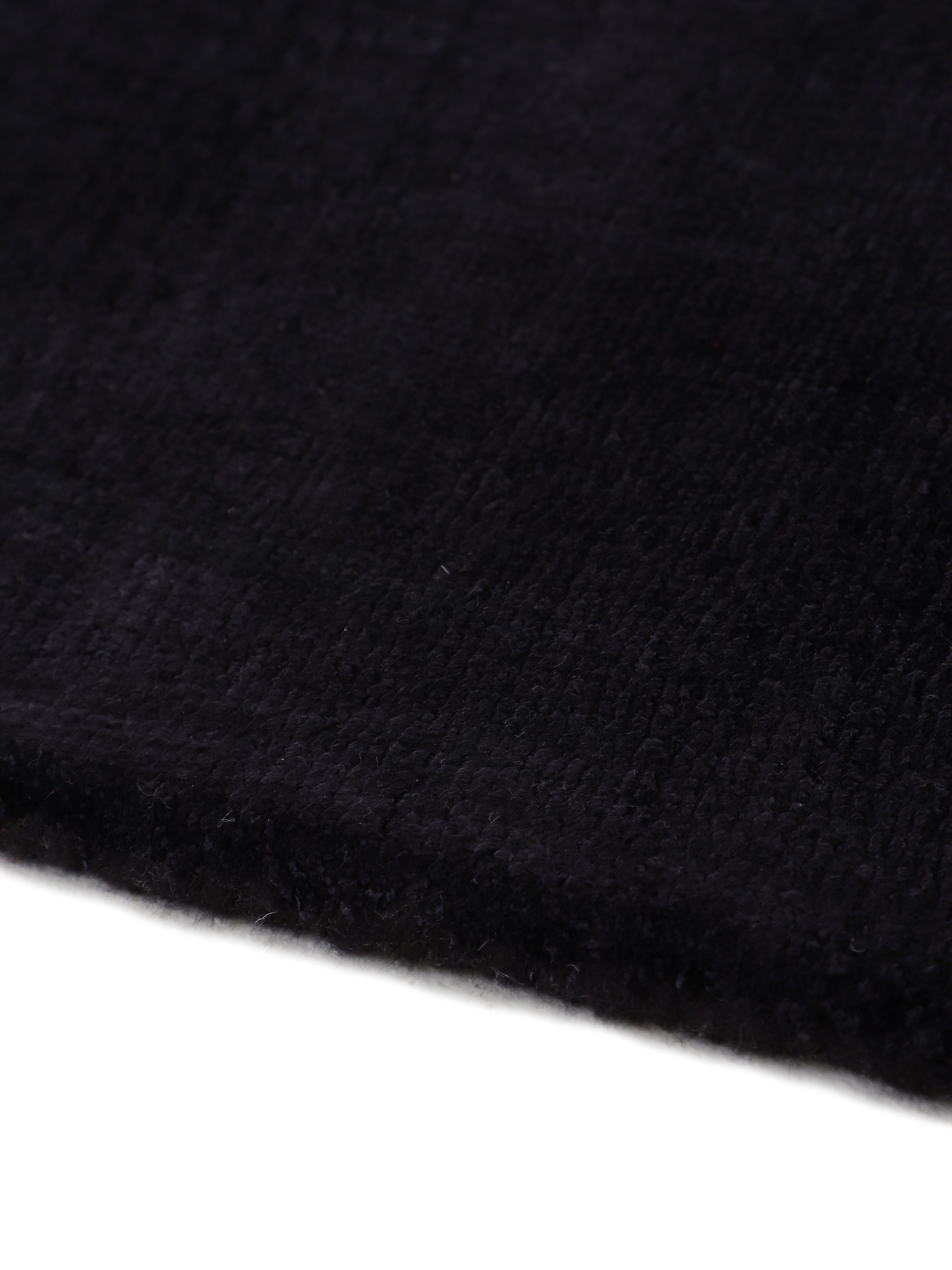 Viskoseteppich Ava Läufer Schwarz in schwarz aus viskose