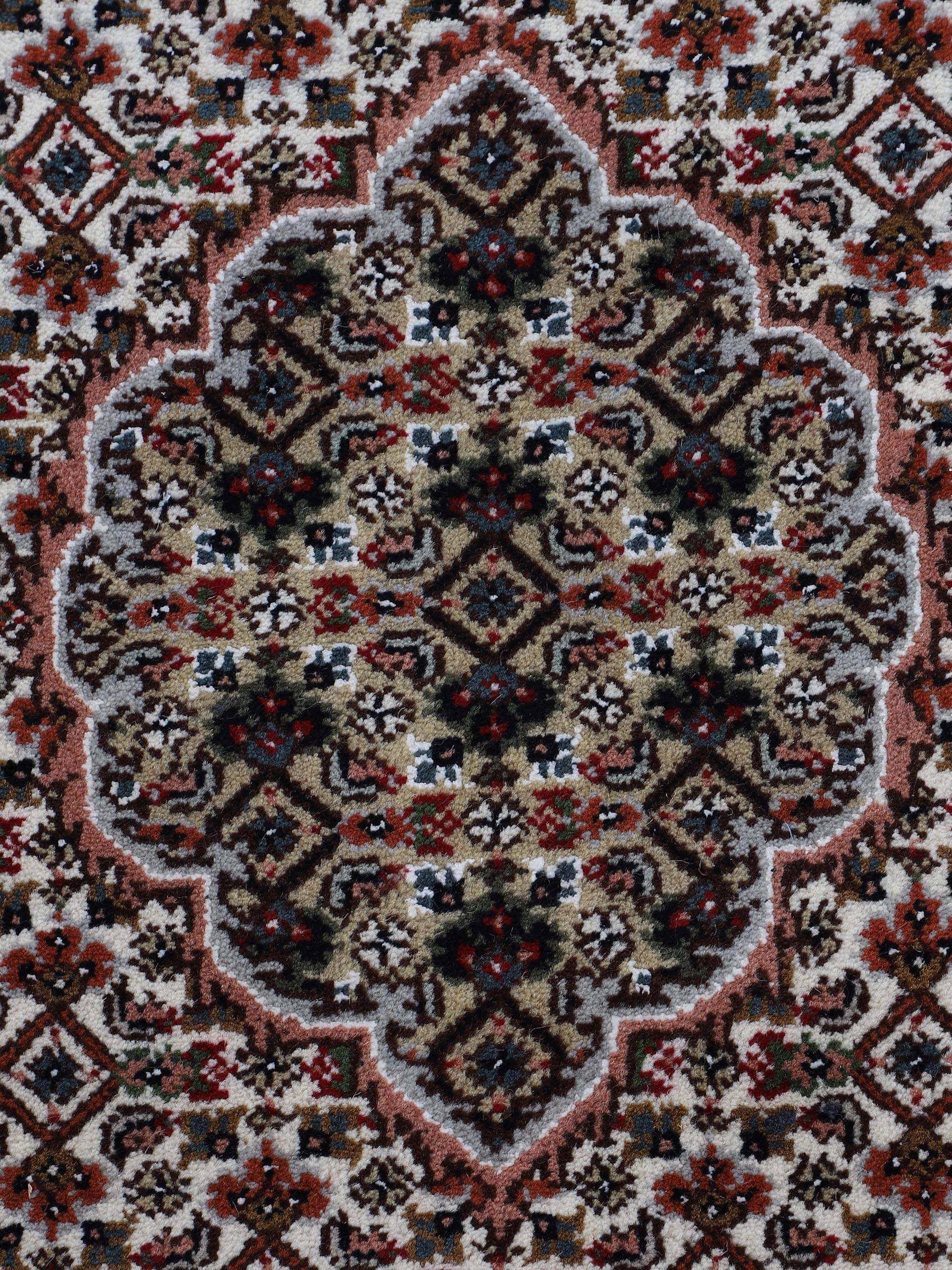 Tabriz Mahi Läufer Teppich