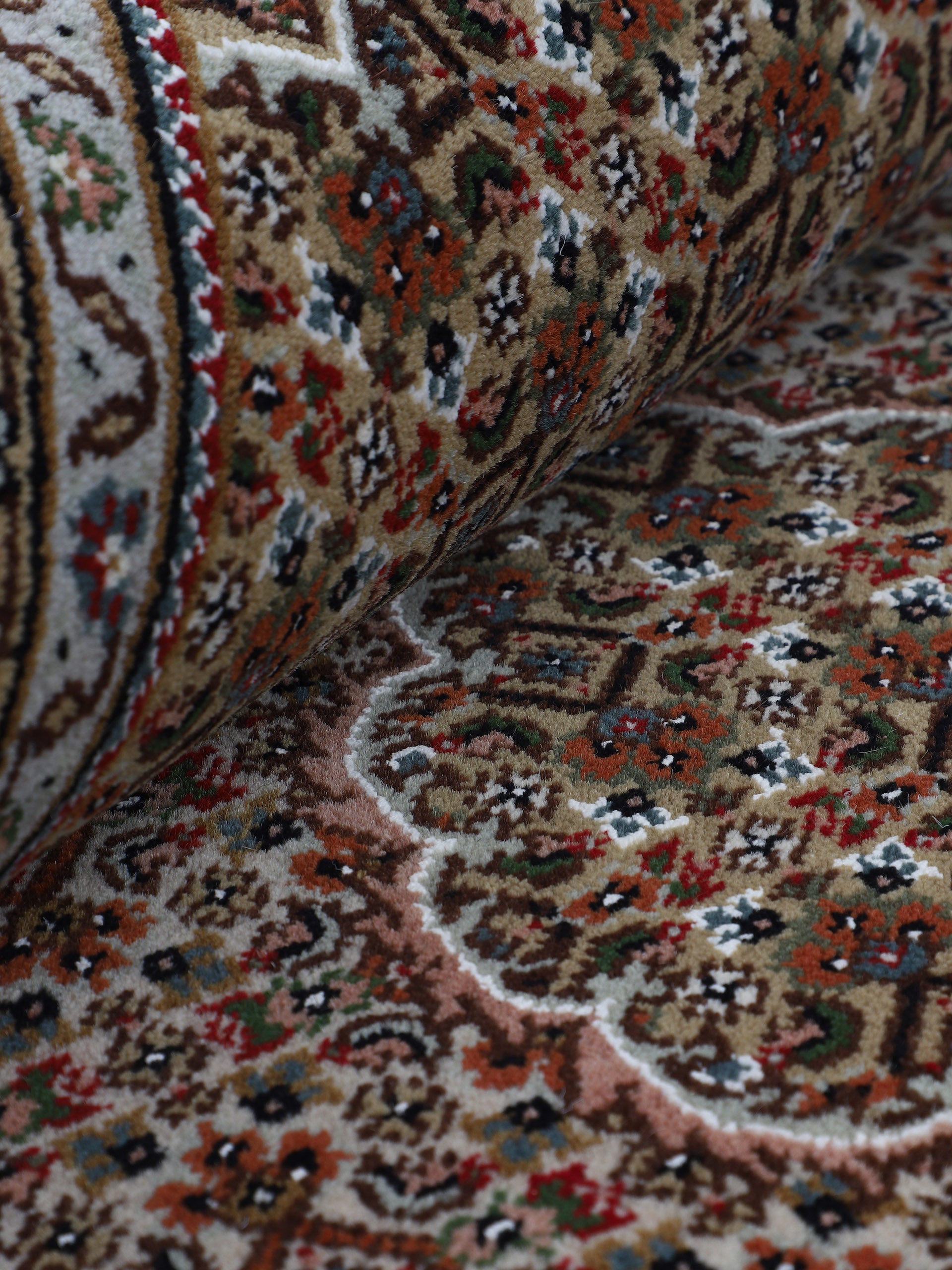 Tabriz Mahi Läufer Teppich